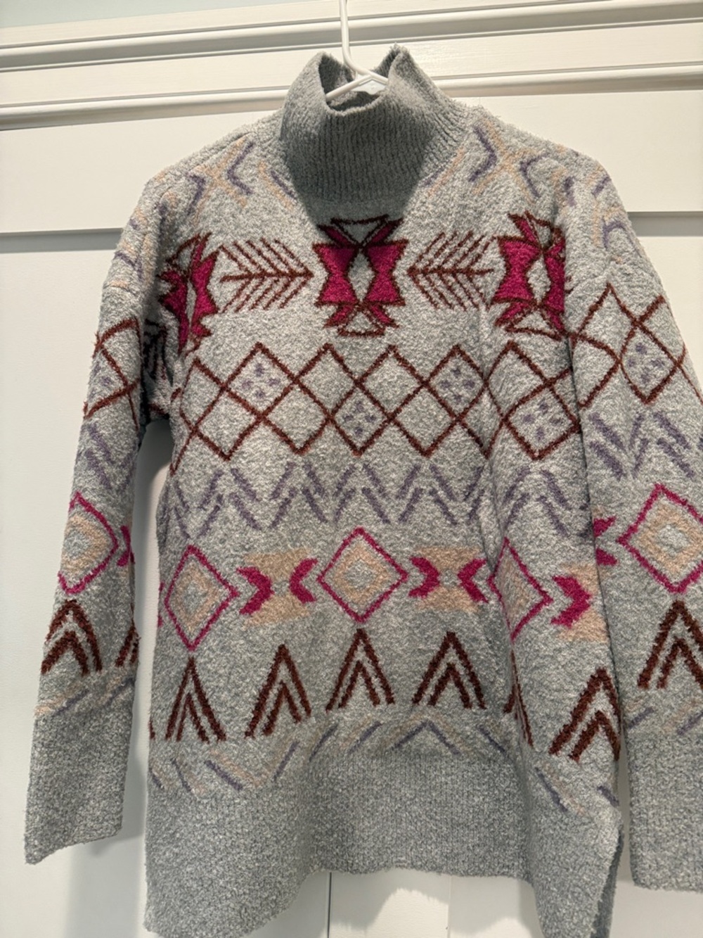 Lou & Grey Gray Turtleneck Sweater with Pink and Brown Geometric Pattern